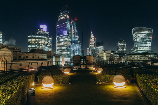 Garden view by night at Coq d'Argent